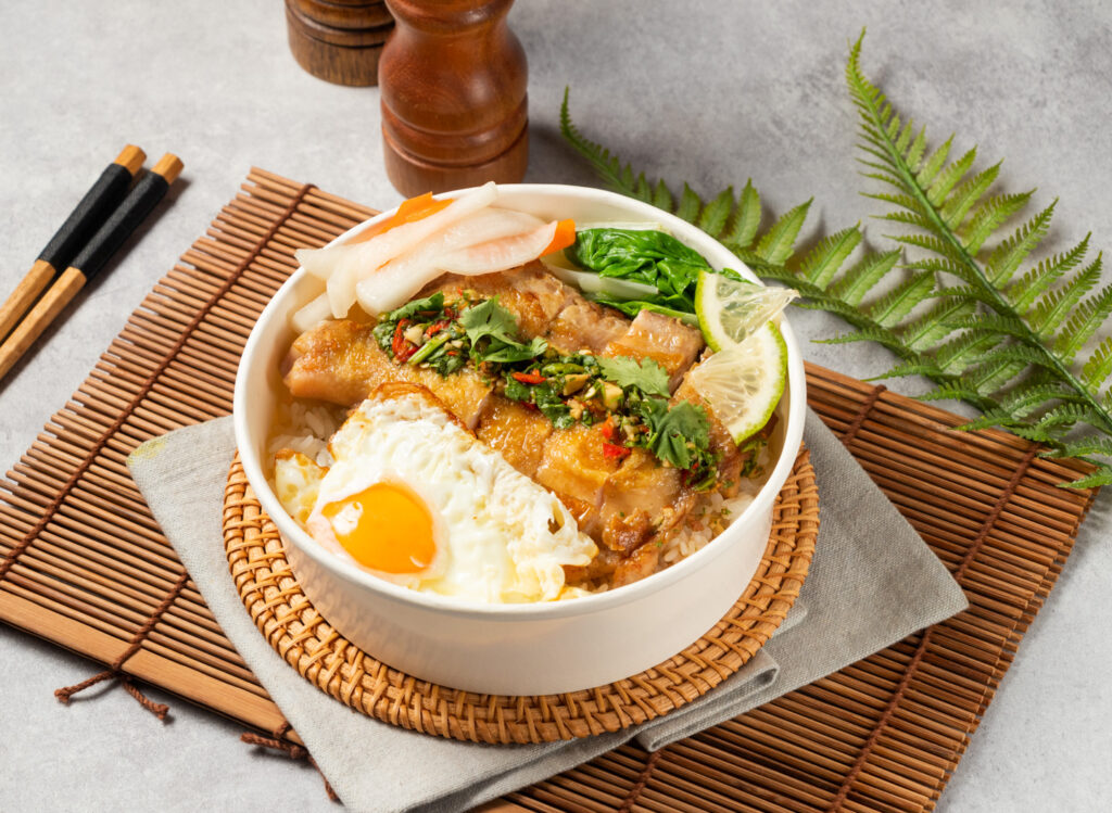 椒麻雞腿飯(有一個荷包蛋)